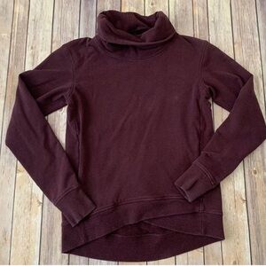 Lululemon sweatshirt